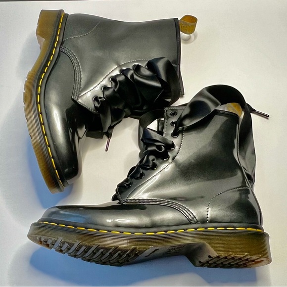 Dr. Martens 1460 8eyelet lace up boot. Dark Gray/Pewter/Metallic. Size 10 Ladies - Picture 10 of 10